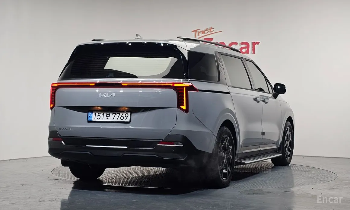 Фото 2 - Kia Carnival