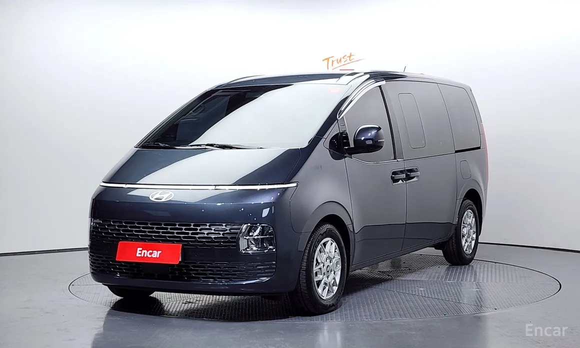 Фото 1 - Hyundai Staria