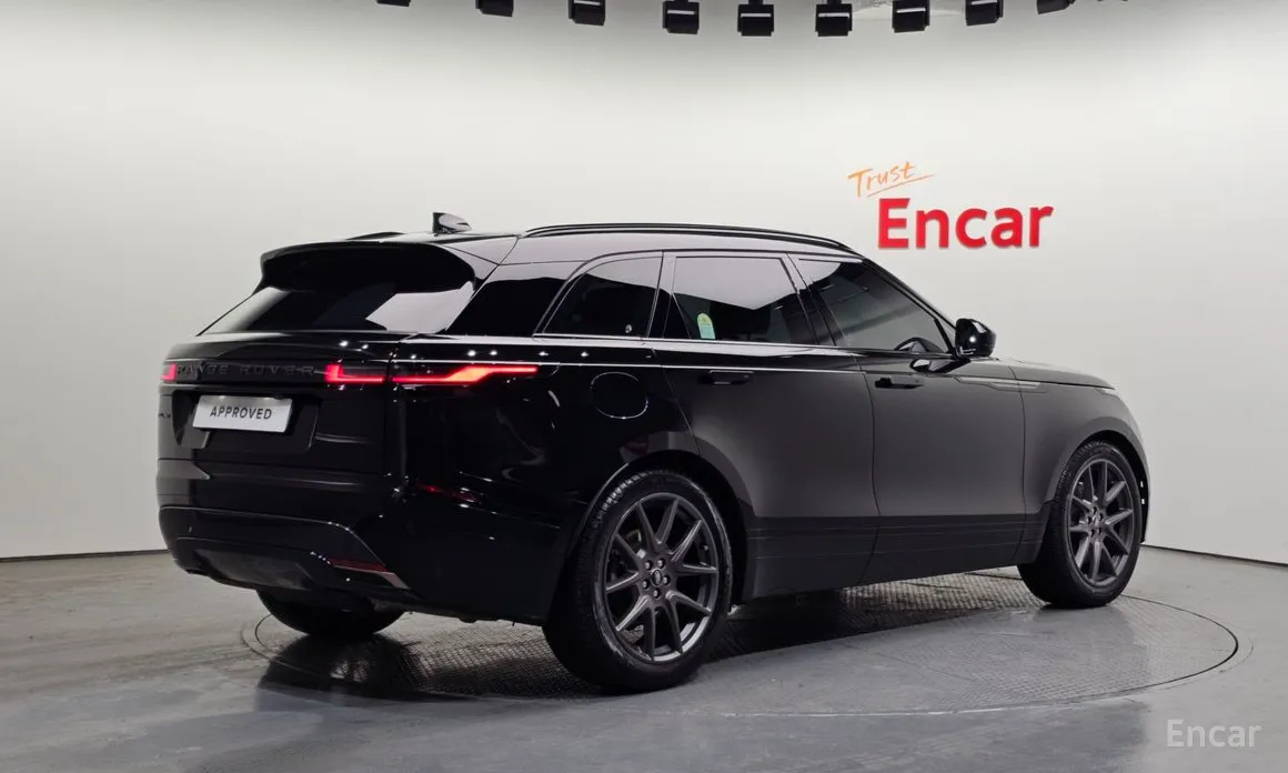 Фото 2 - Land Rover Range Rover Velar