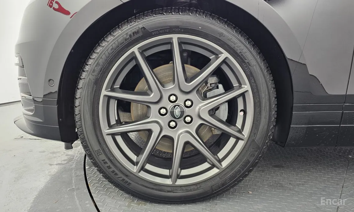 Фото 9 - Land Rover Range Rover Velar