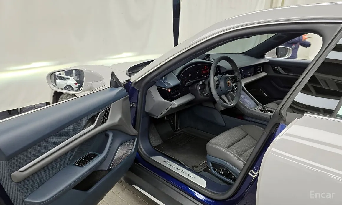 Фото 10 - Porsche Taycan
