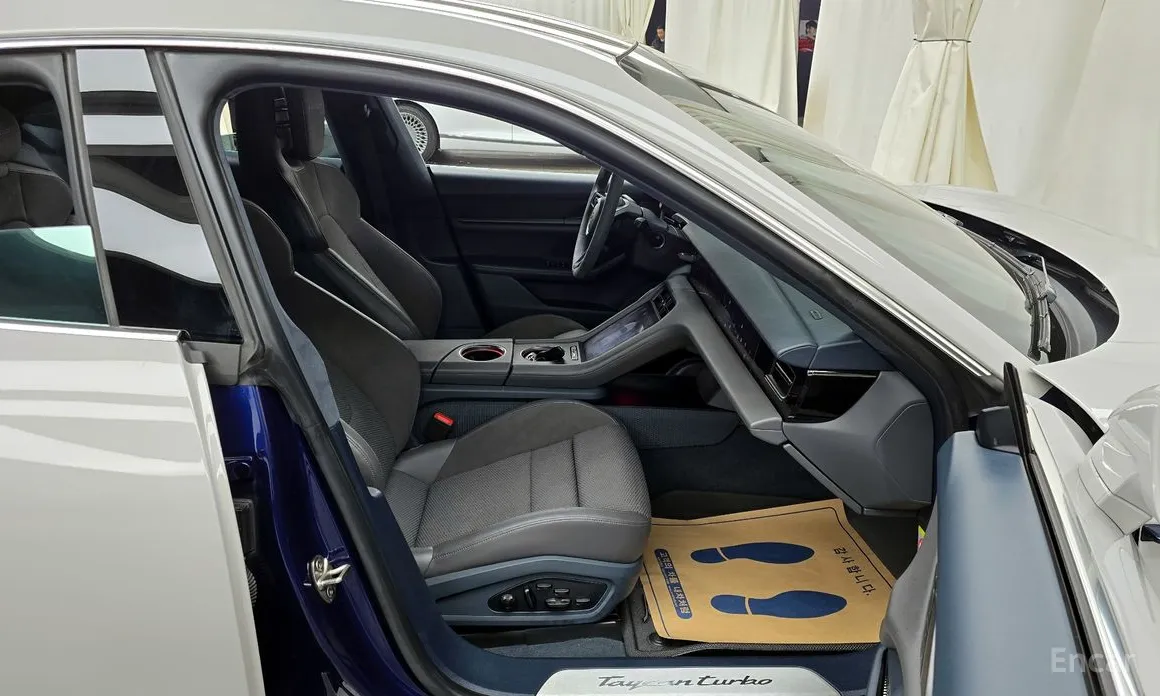 Фото 11 - Porsche Taycan