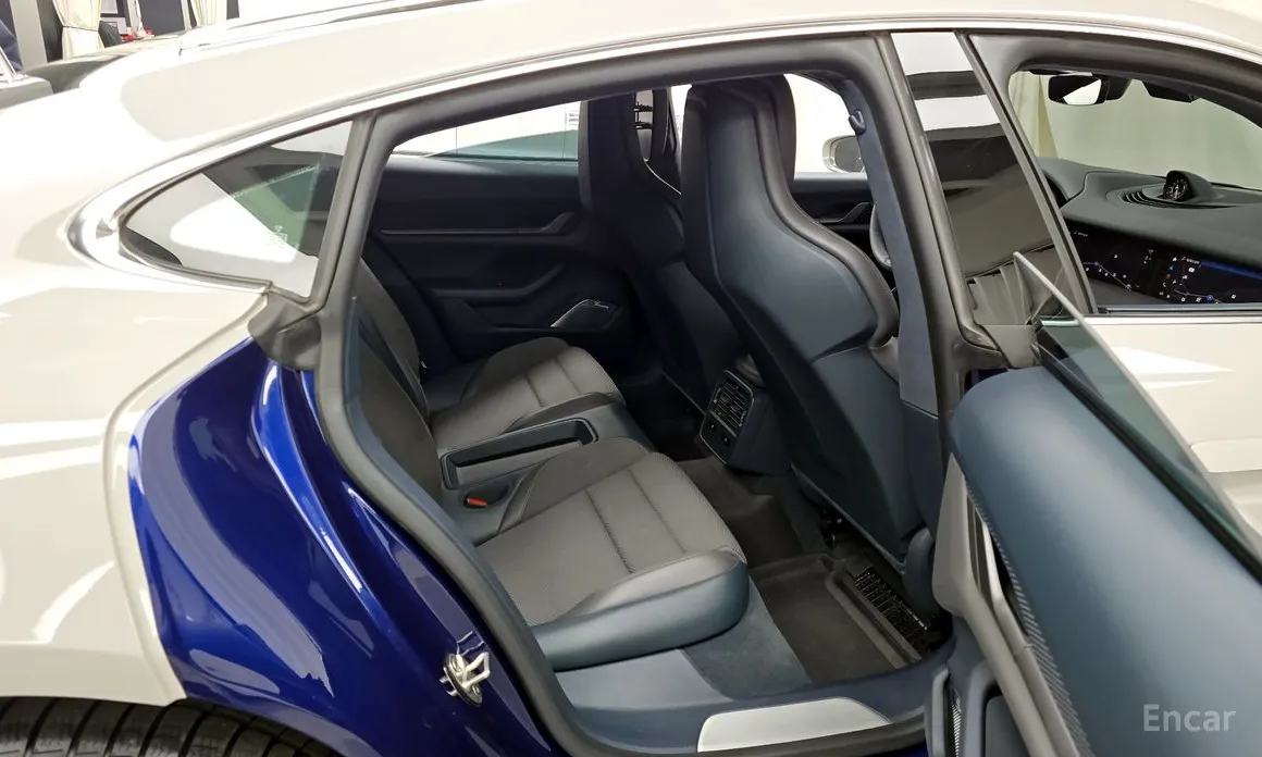 Фото 12 - Porsche Taycan