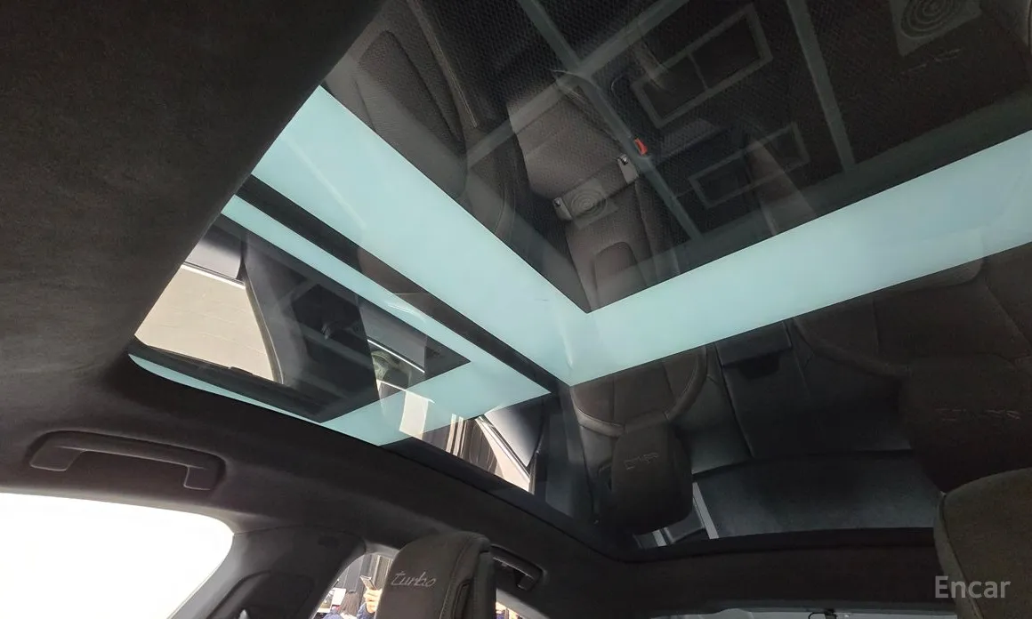 Фото 18 - Porsche Taycan