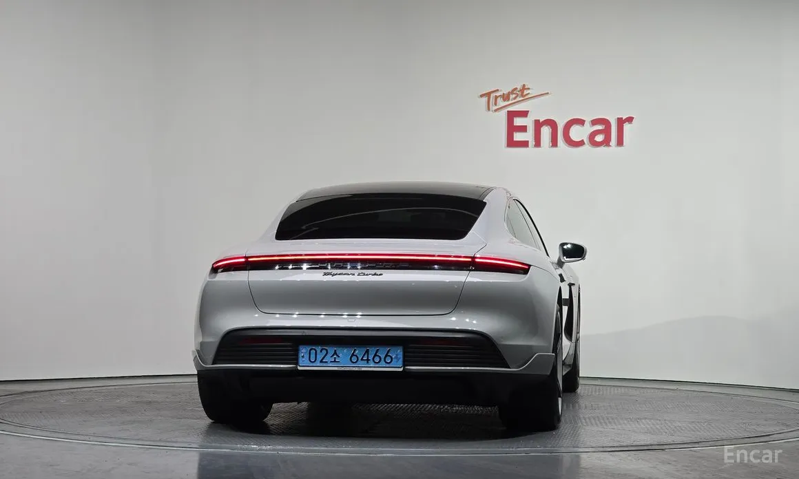 Фото 4 - Porsche Taycan