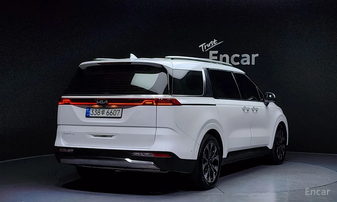 Фото 2 - Kia Carnival