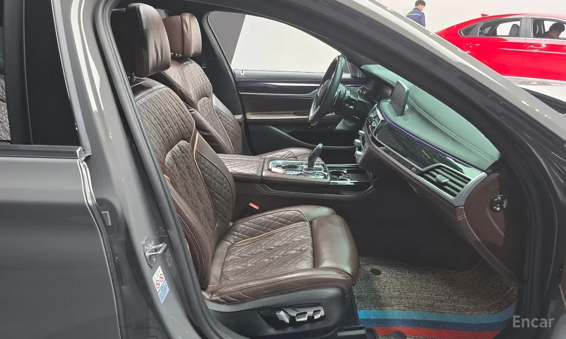 Фото 10 - BMW 7 Series