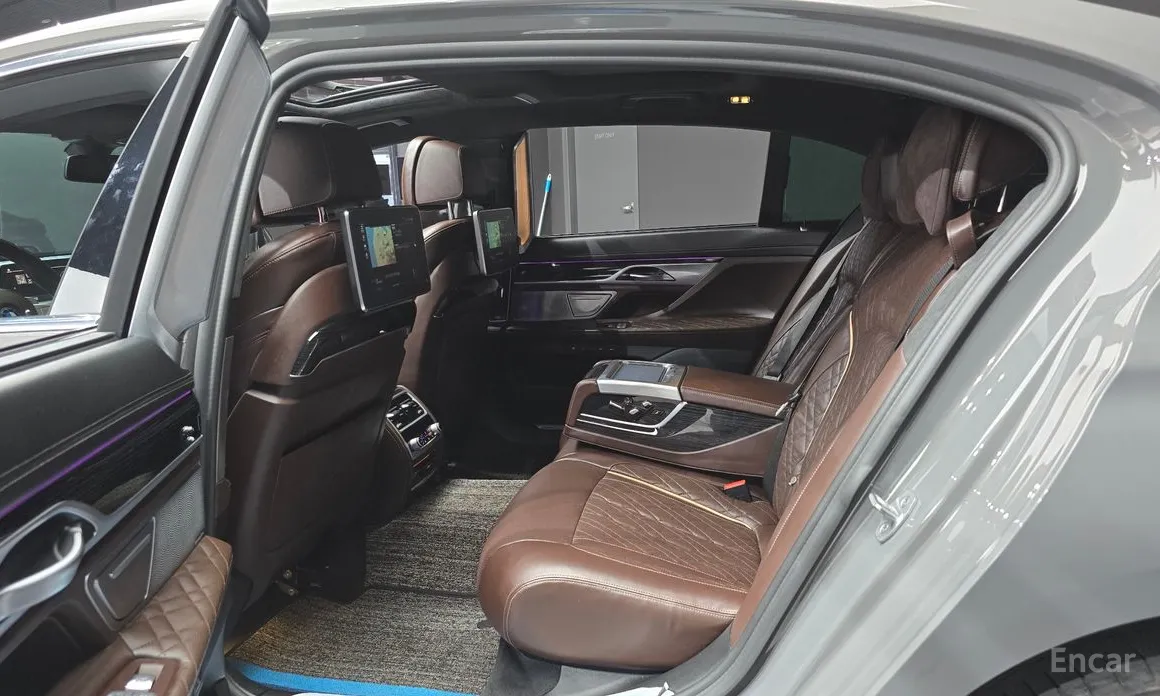 Фото 12 - BMW 7 Series