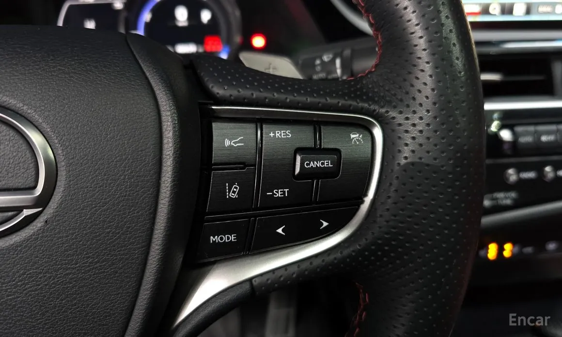 Фото 18 - Lexus ES