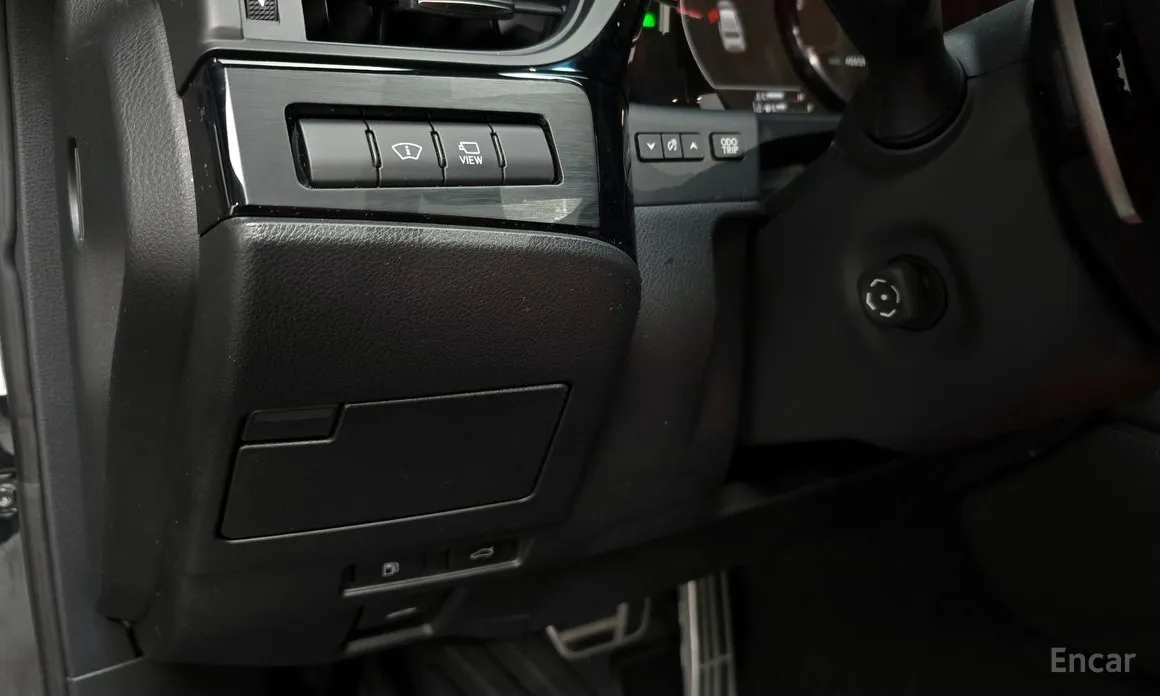 Фото 19 - Lexus ES