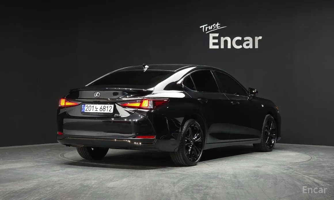 Фото 2 - Lexus ES