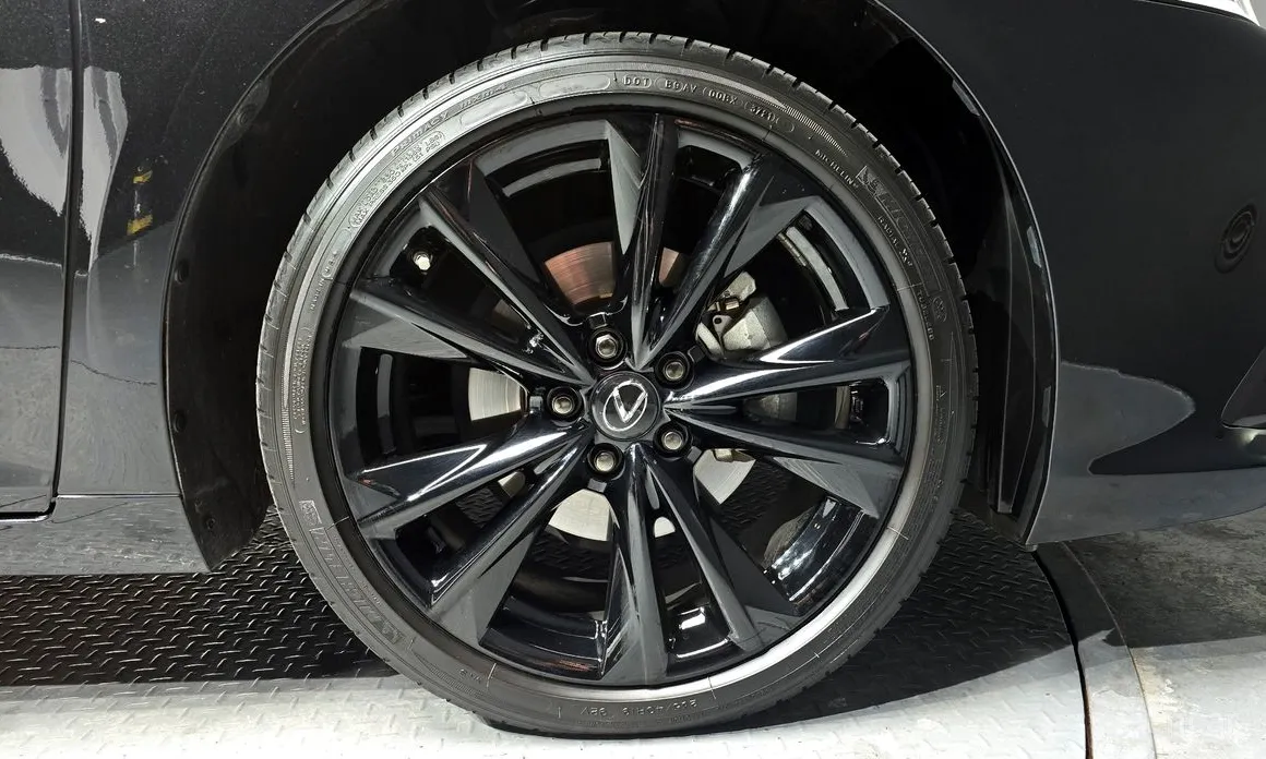 Фото 5 - Lexus ES