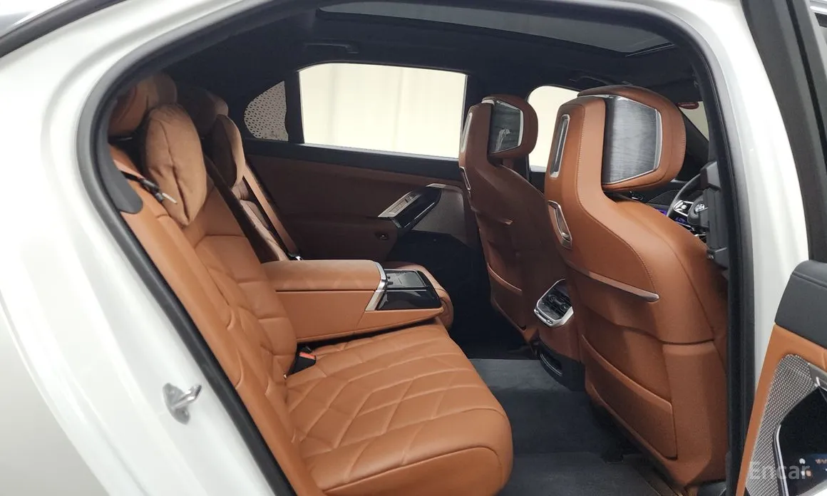 Фото 12 - BMW 7 Series