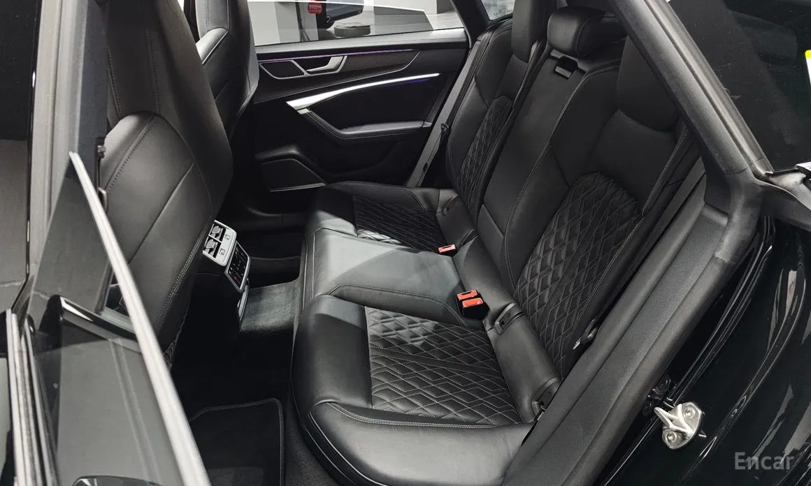 Фото 12 - Audi S7