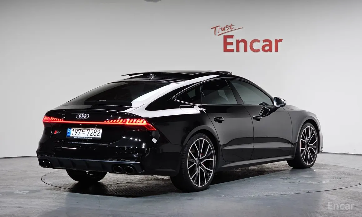 Фото 2 - Audi S7