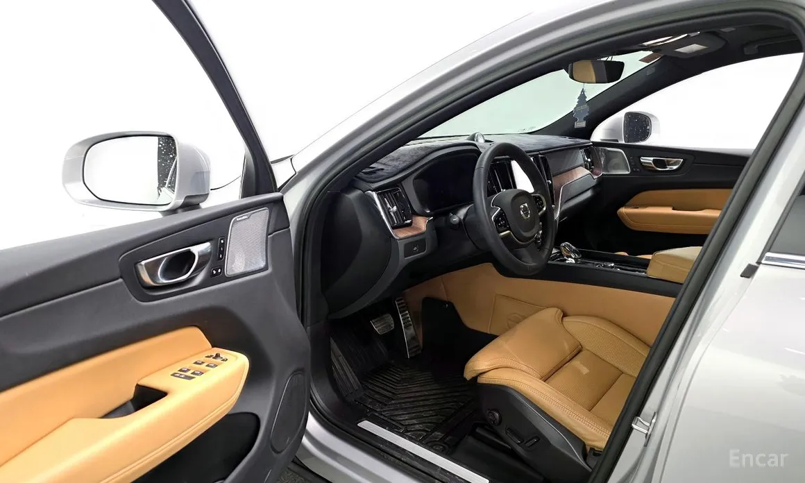 Фото 10 - Volvo XC60