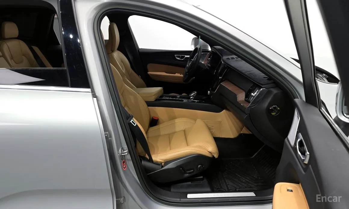 Фото 11 - Volvo XC60