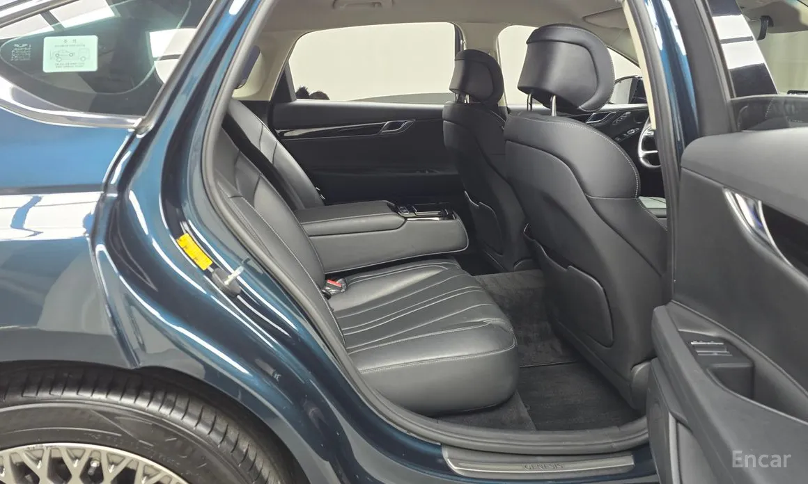 Фото 12 - Genesis G80