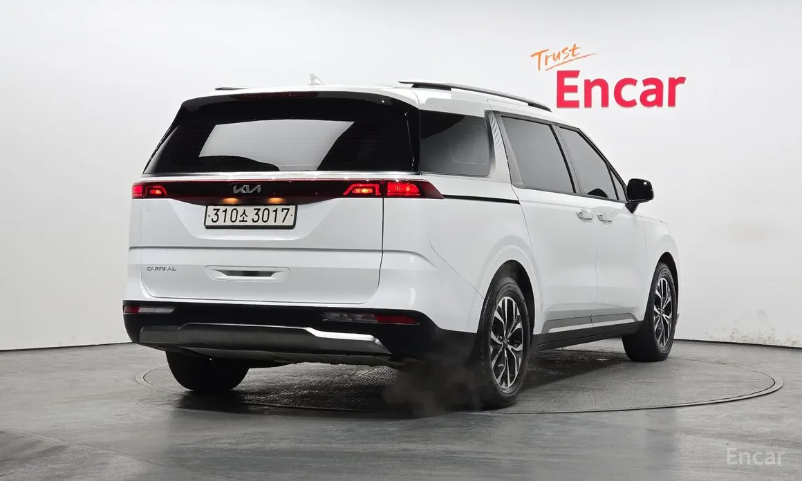 Фото 2 - Kia Carnival