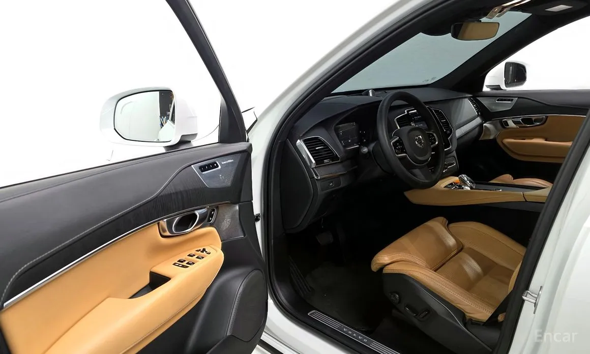 Фото 10 - Volvo XC90