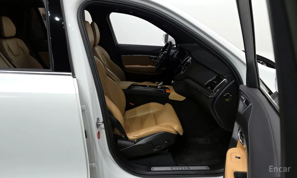 Фото 11 - Volvo XC90