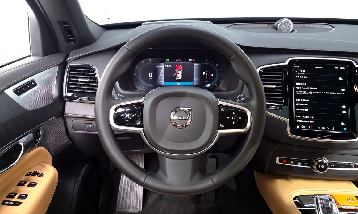 Фото 13 - Volvo XC90