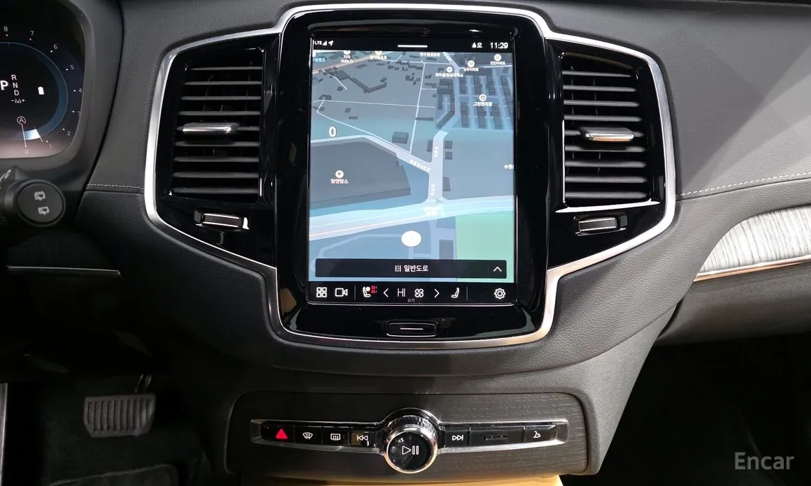 Фото 14 - Volvo XC90