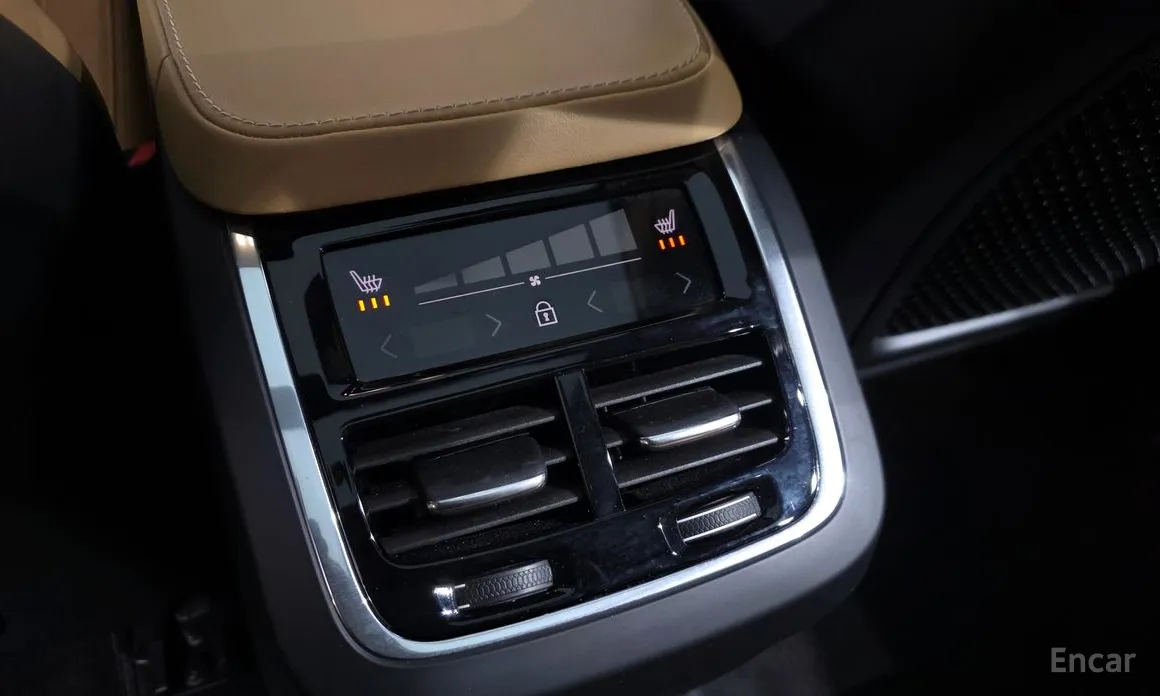 Фото 18 - Volvo XC90