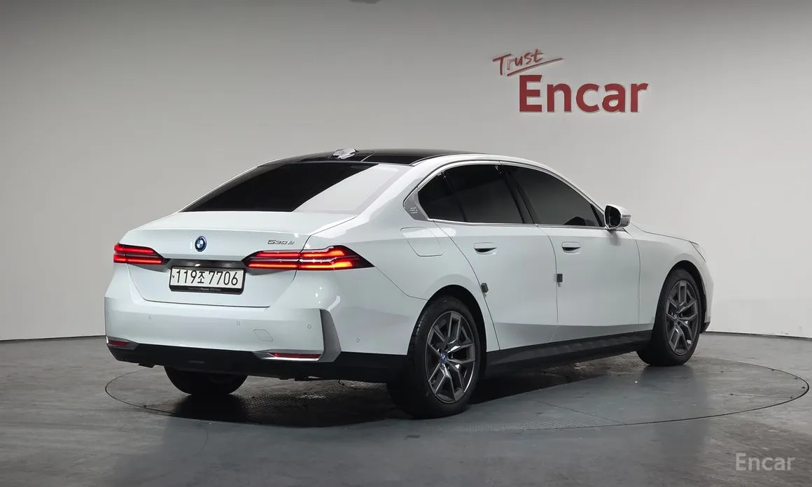 Фото 2 - BMW 5 Series