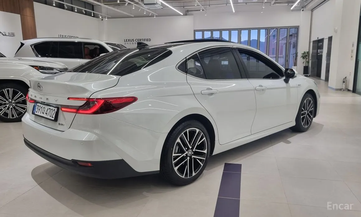 Фото 2 - Toyota Camry