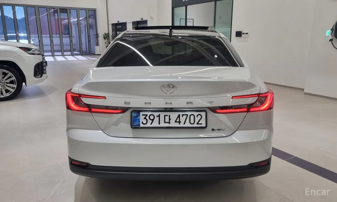 Фото 4 - Toyota Camry