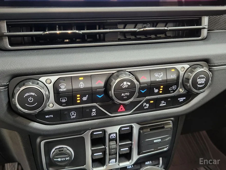 Фото 12 - Jeep Wrangler