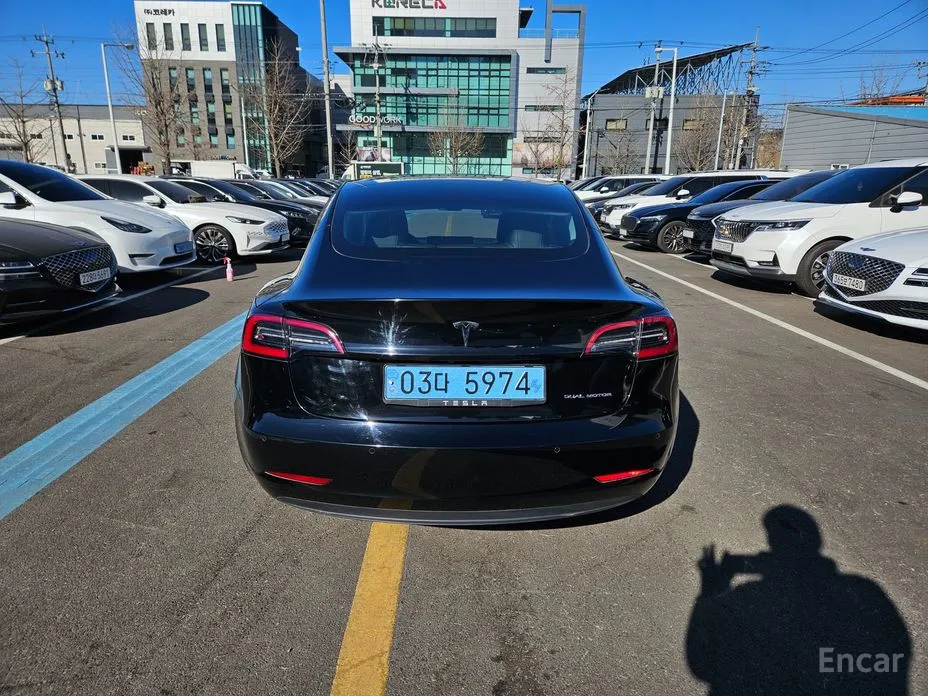 Фото 3 - Tesla Model 3