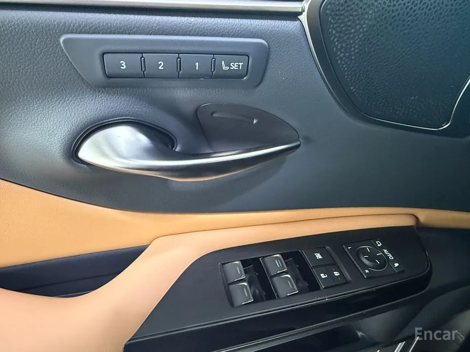 Фото 10 - Lexus ES