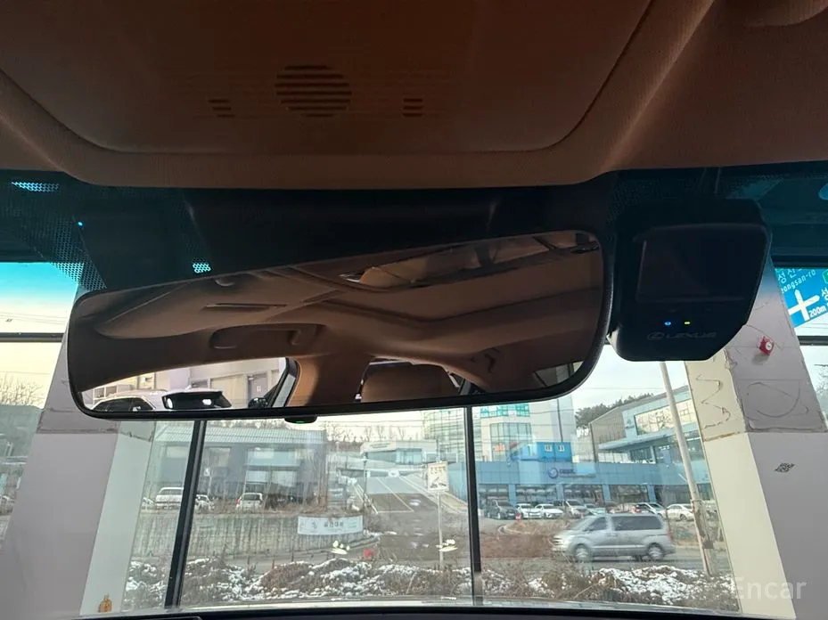 Фото 13 - Lexus ES