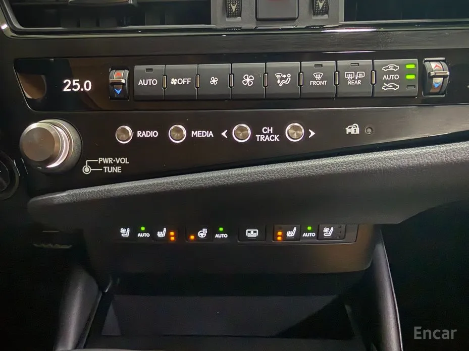 Фото 15 - Lexus ES