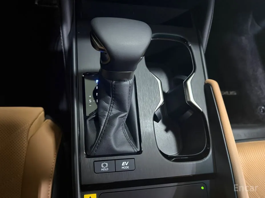 Фото 9 - Lexus ES