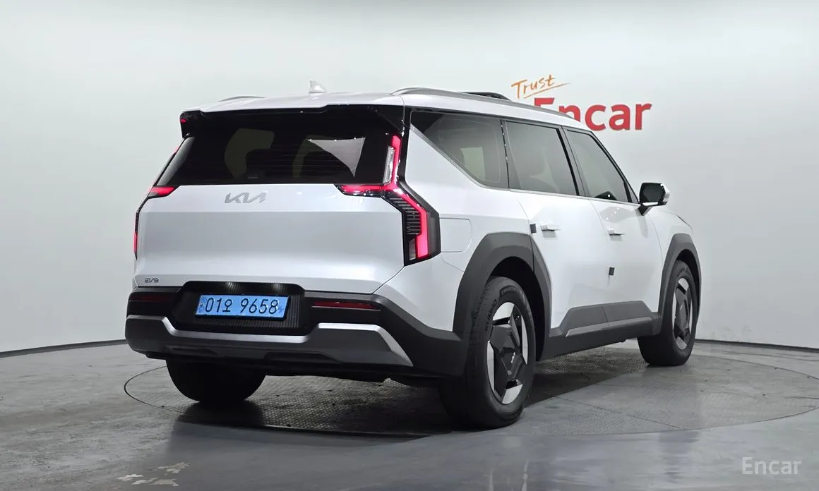 Фото 2 - Kia EV9