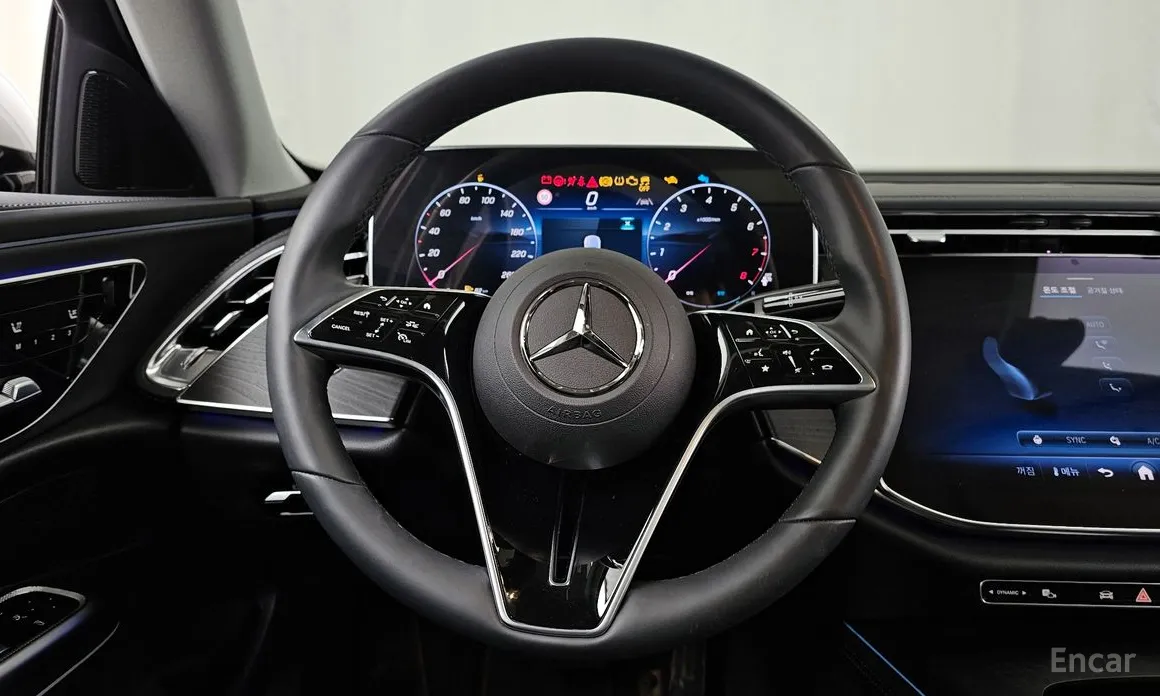 Фото 13 - Mercedes-Benz E-Class