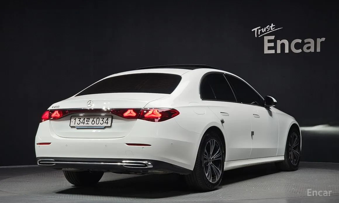 Фото 2 - Mercedes-Benz E-Class