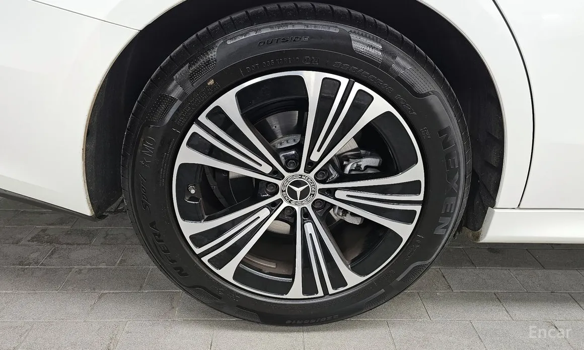 Фото 5 - Mercedes-Benz E-Class