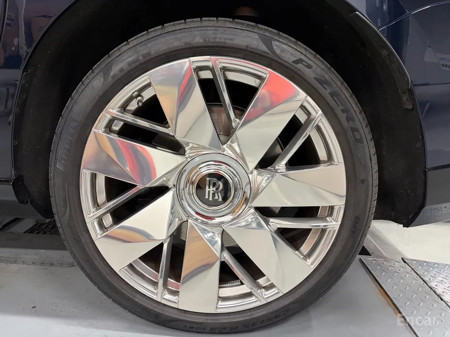 Фото 6 - Rolls-Royce Cullinan