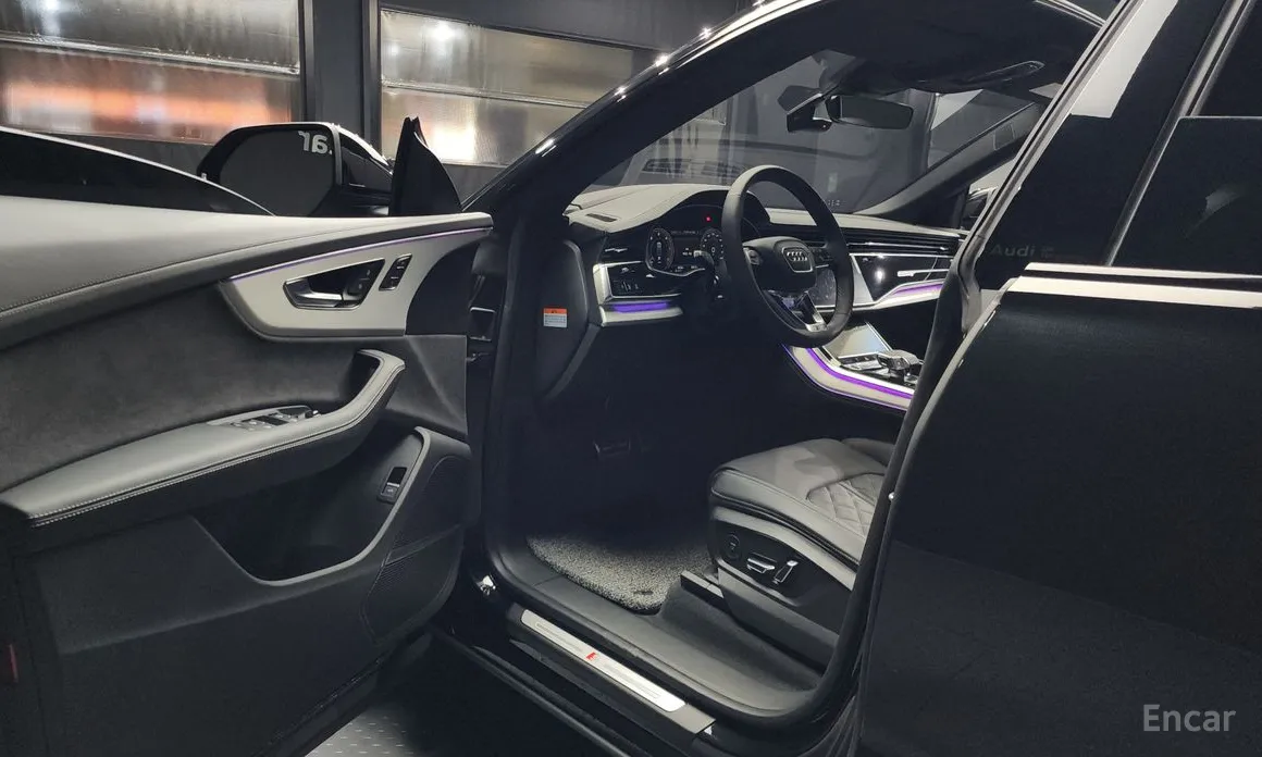 Фото 10 - Audi Q8