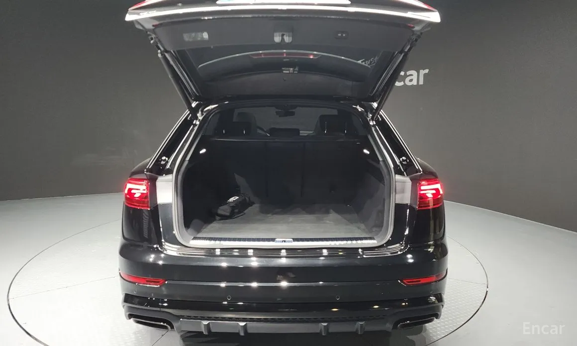 Фото 20 - Audi Q8