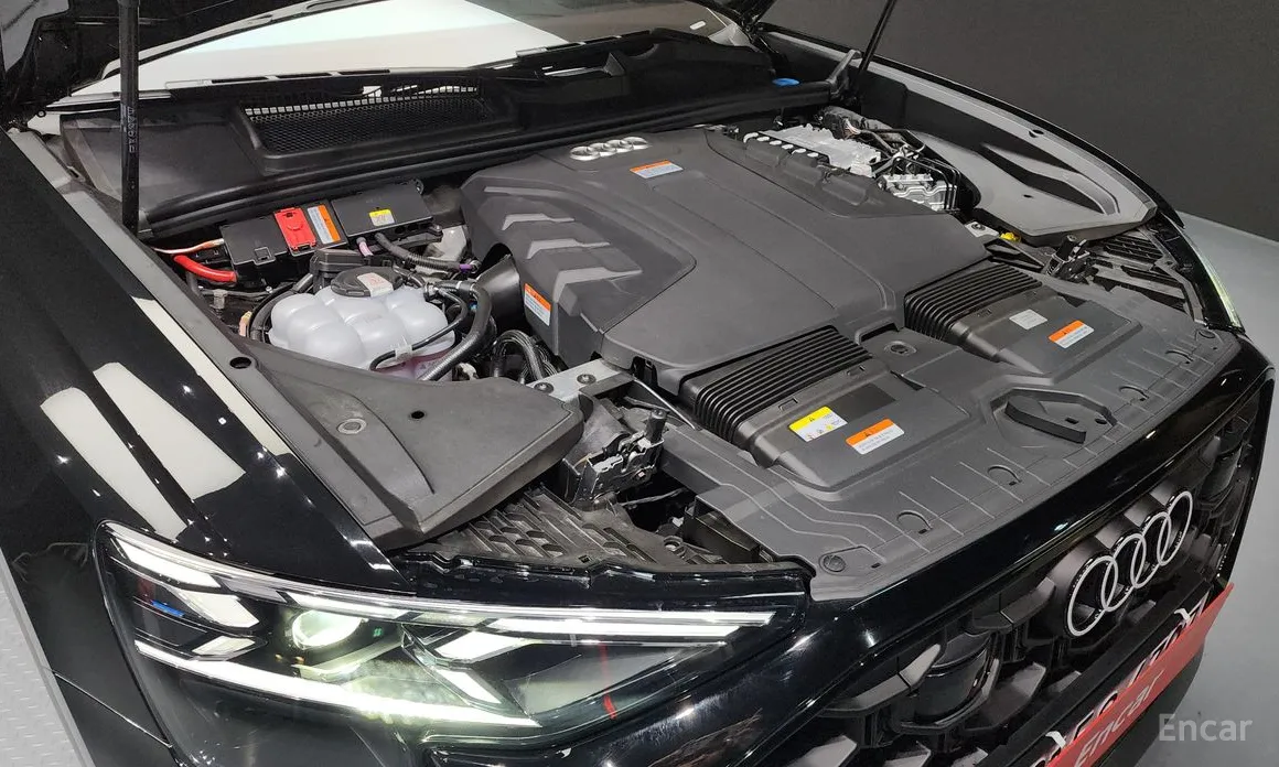 Фото 6 - Audi Q8