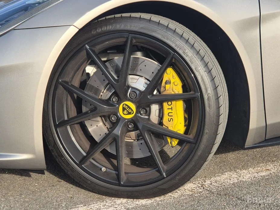 Фото 5 - Lotus Emira