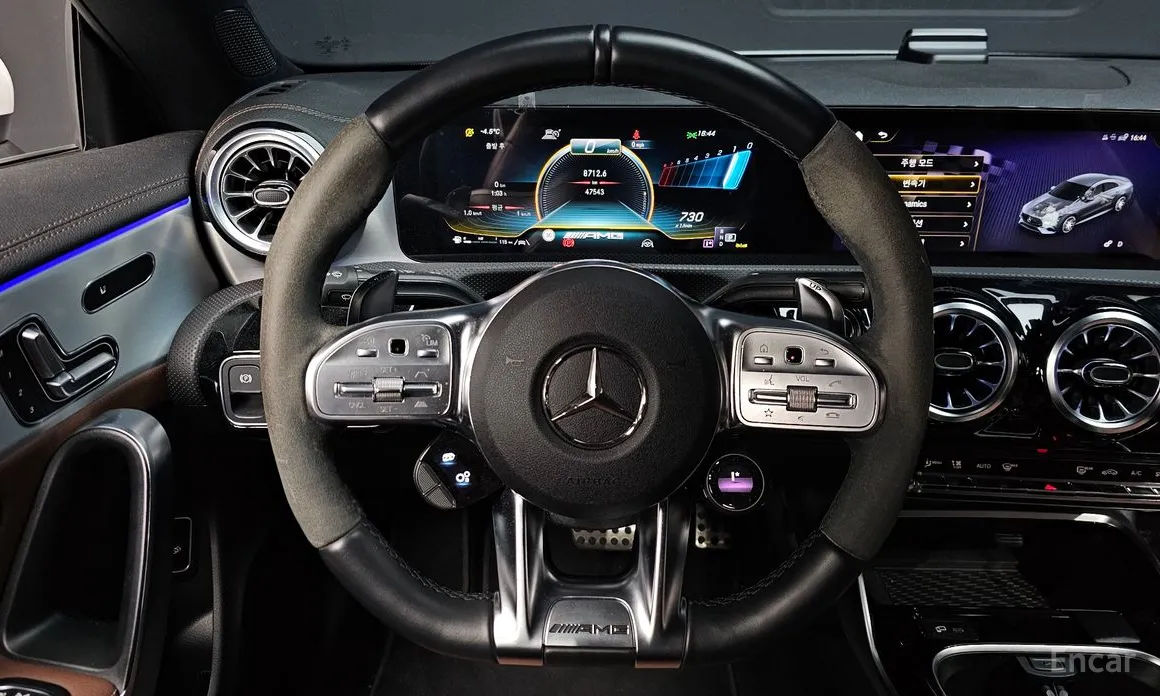 Фото 11 - Mercedes-Benz CLA-Class