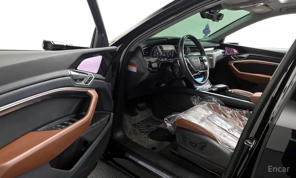 Фото 10 - Audi e-tron