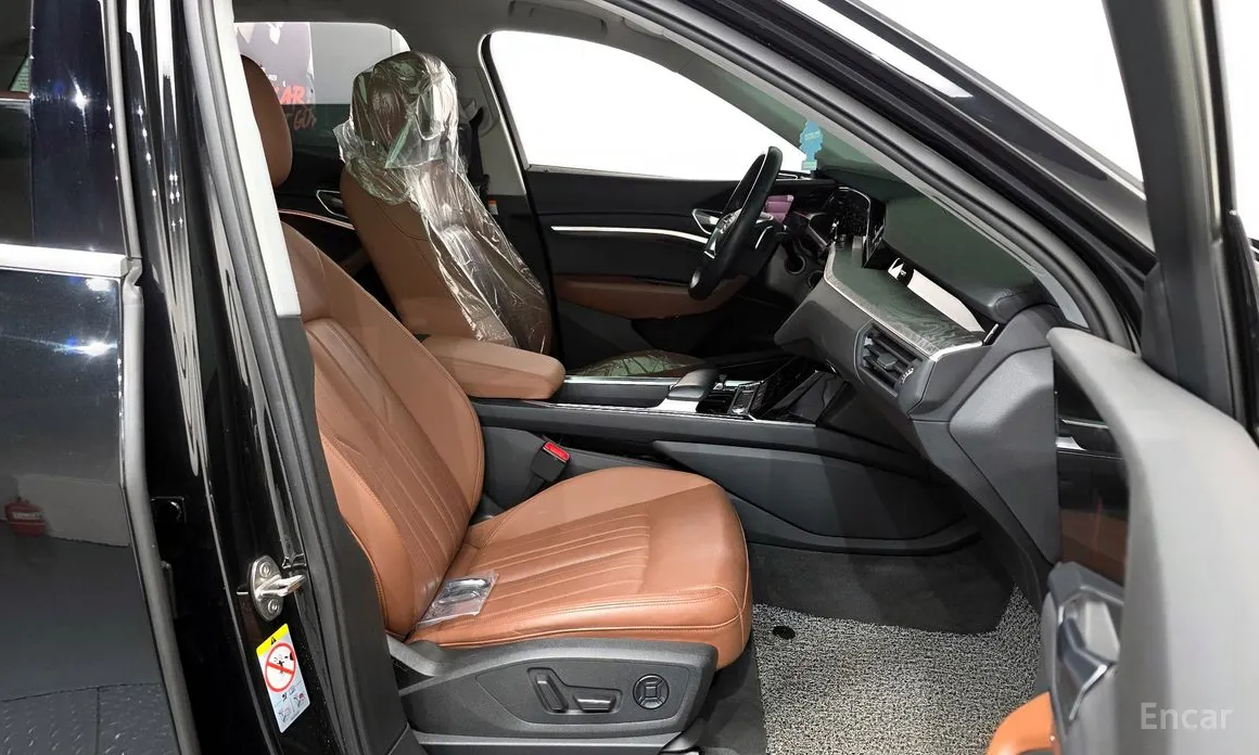 Фото 11 - Audi e-tron