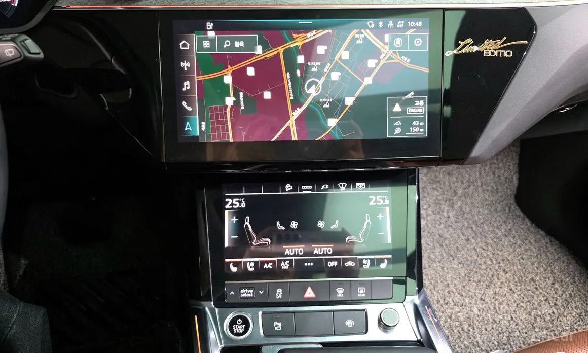 Фото 14 - Audi e-tron